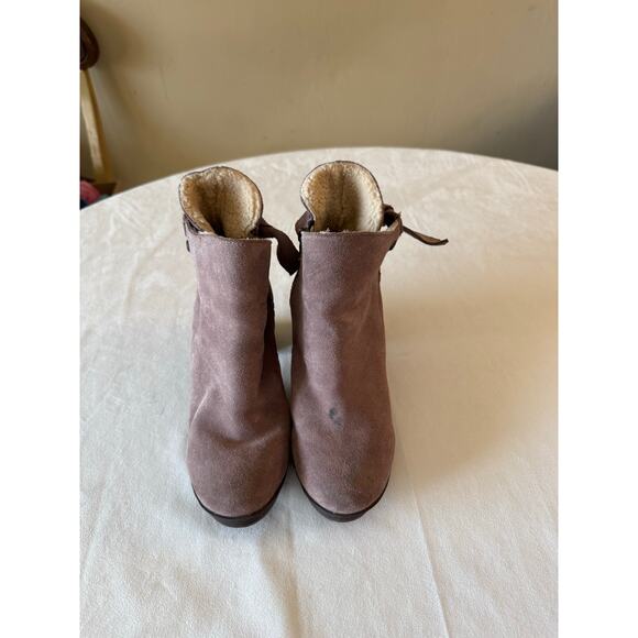 Bearpaw Women Boot Heels Cow Taupe Suede Size 6.5 Ankle Booties 3 in Heel - Picture 7 of 13